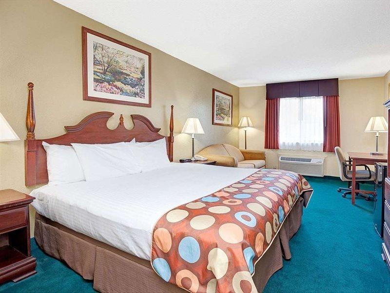 Baymont By Wyndham Monroe Hotel Екстериор снимка