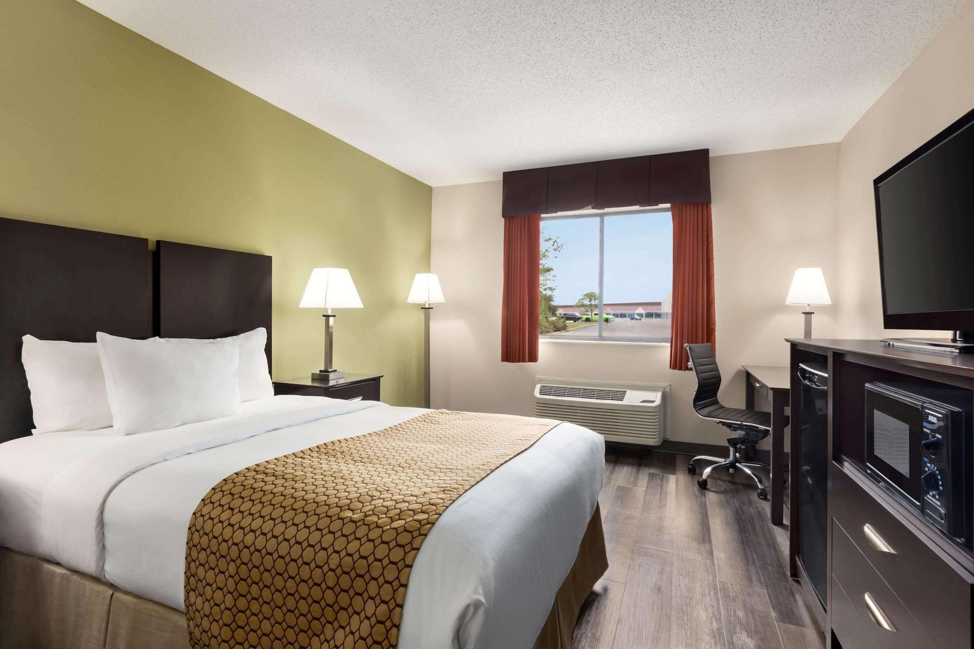Baymont By Wyndham Monroe Hotel Екстериор снимка