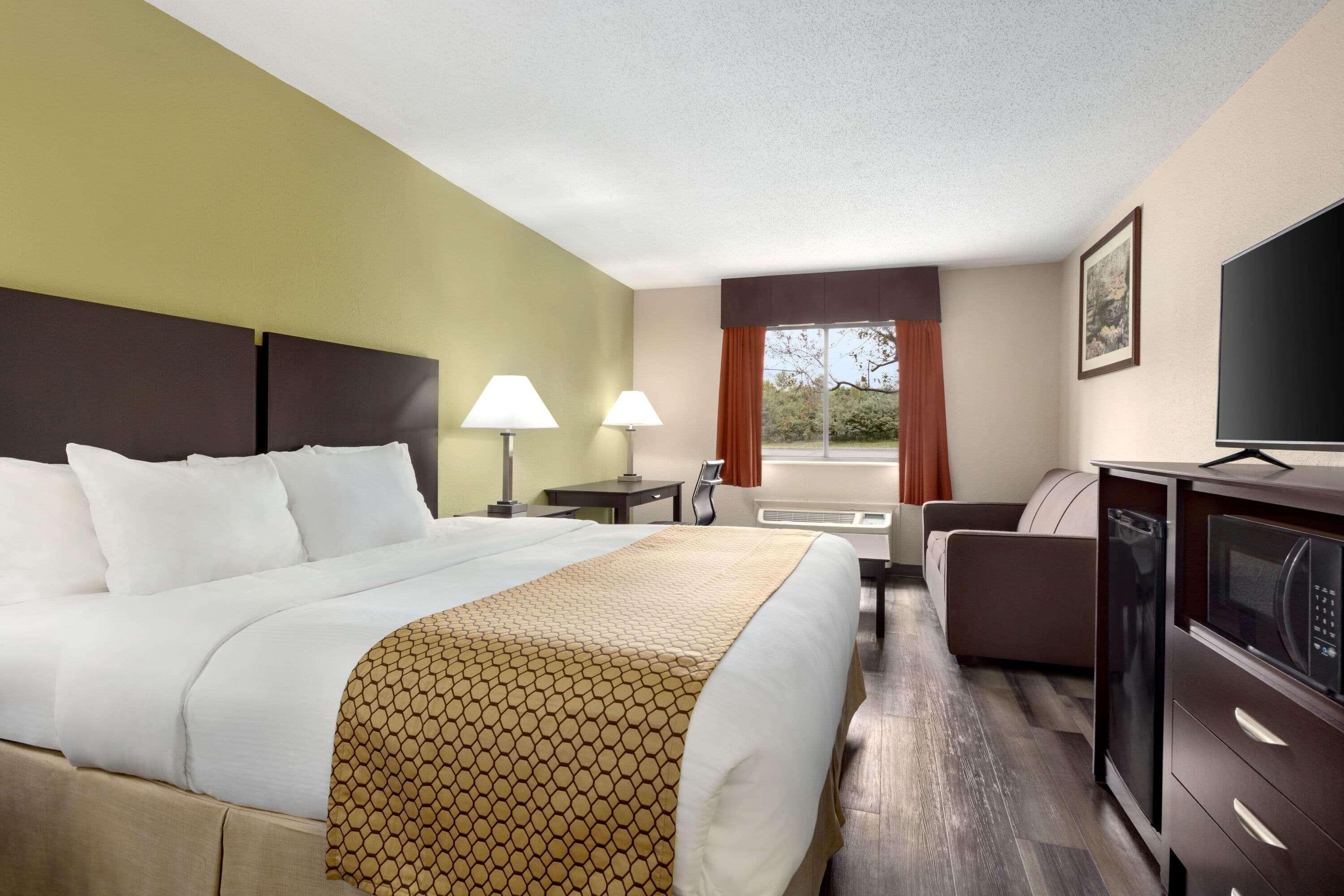 Baymont By Wyndham Monroe Hotel Екстериор снимка