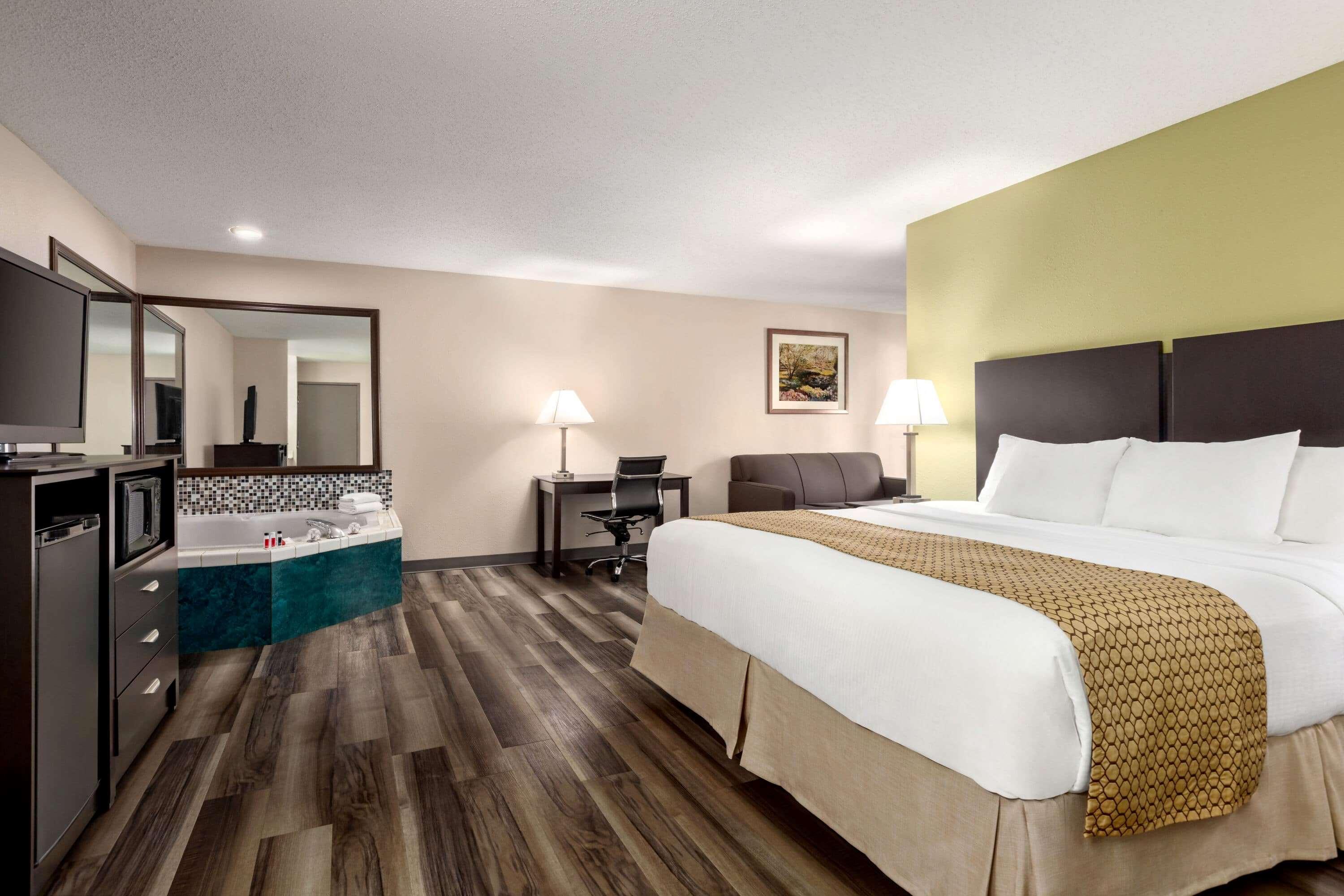 Baymont By Wyndham Monroe Hotel Екстериор снимка