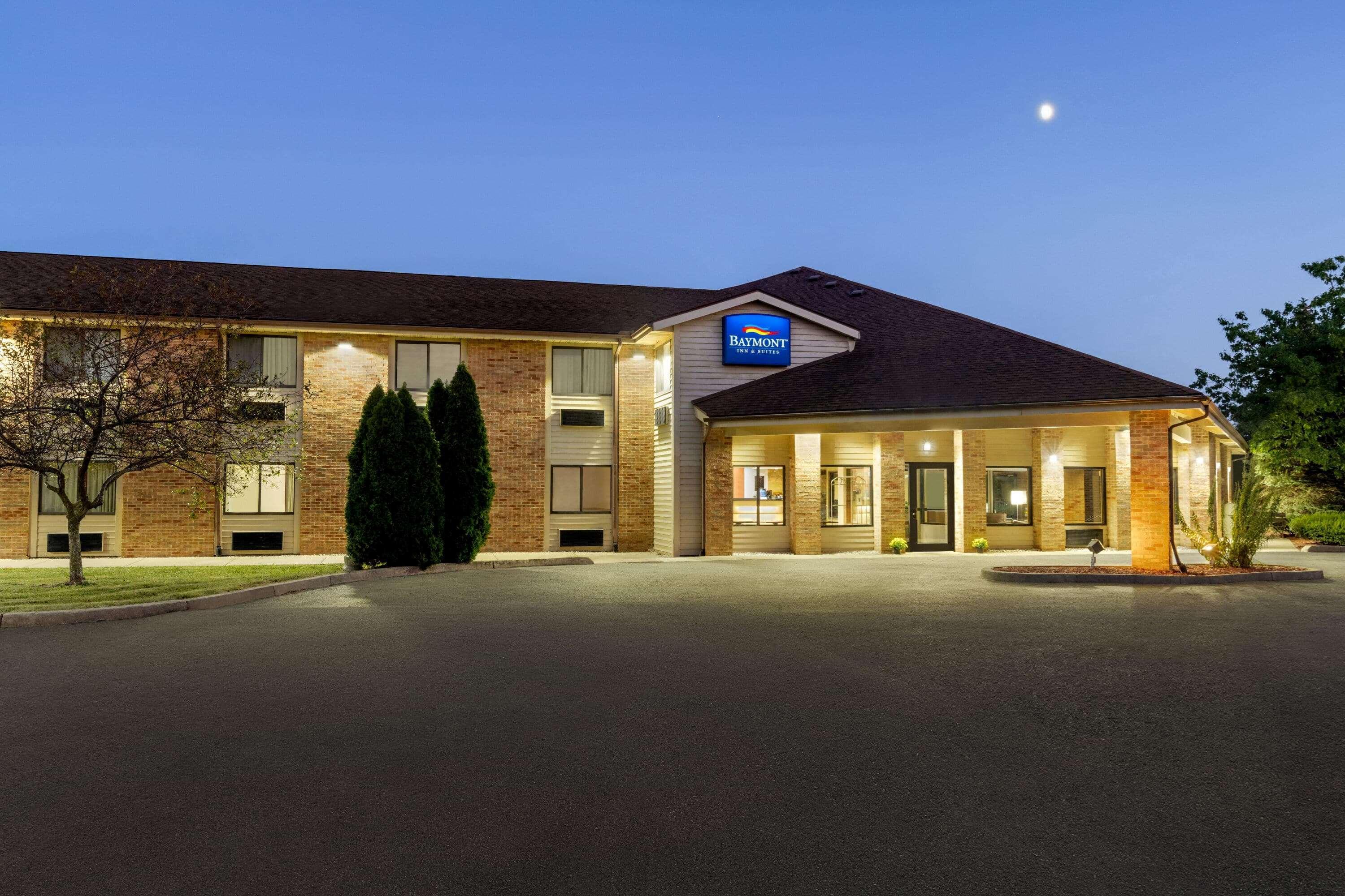 Baymont By Wyndham Monroe Hotel Екстериор снимка
