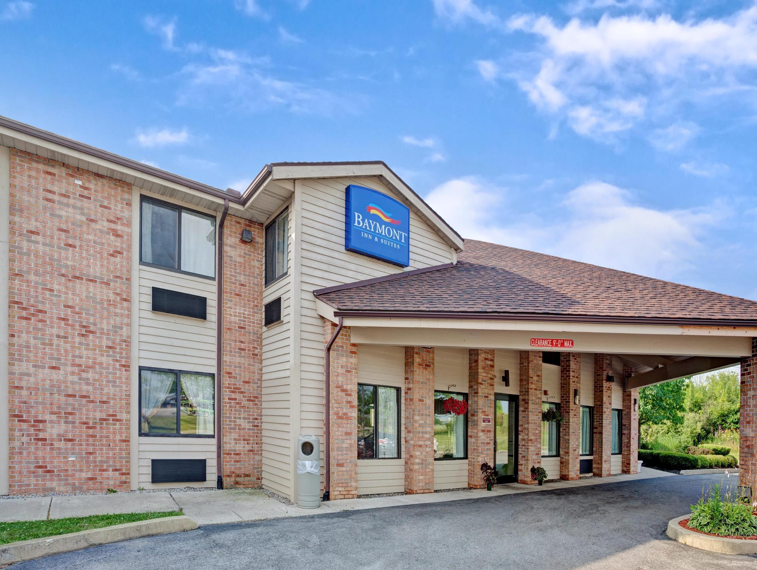 Baymont By Wyndham Monroe Hotel Екстериор снимка