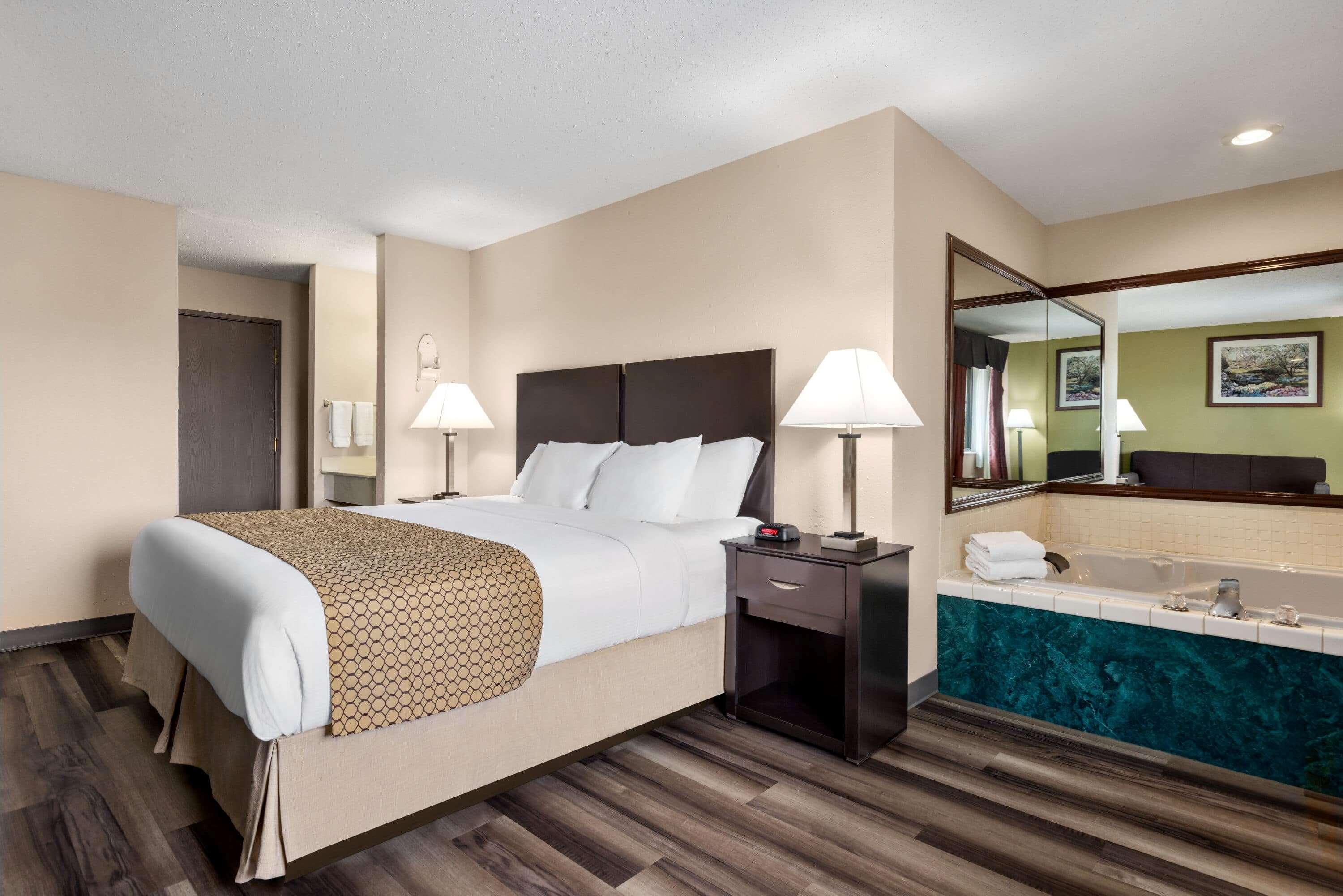 Baymont By Wyndham Monroe Hotel Екстериор снимка