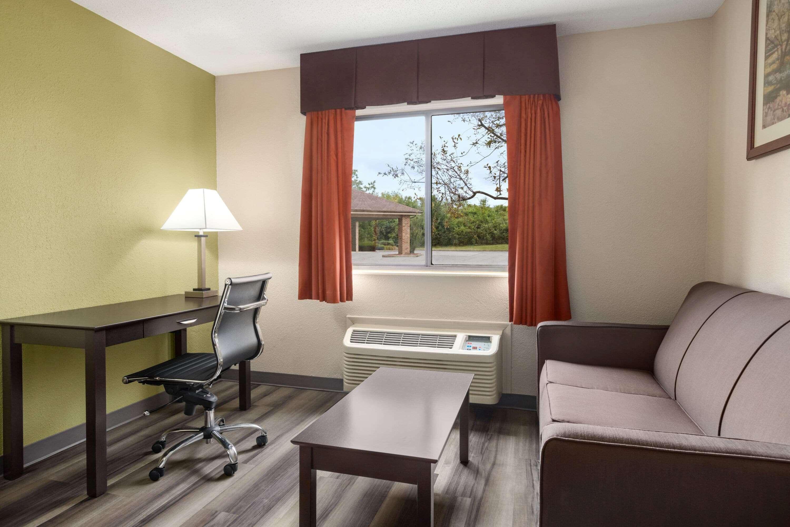 Baymont By Wyndham Monroe Hotel Екстериор снимка